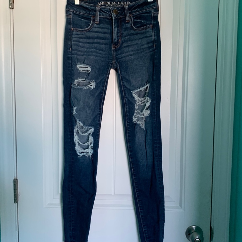 AMERICAN EAGLE SIZE 0 SUPER STRETCH DISTRESSED HIGH WAISTED JEANS
